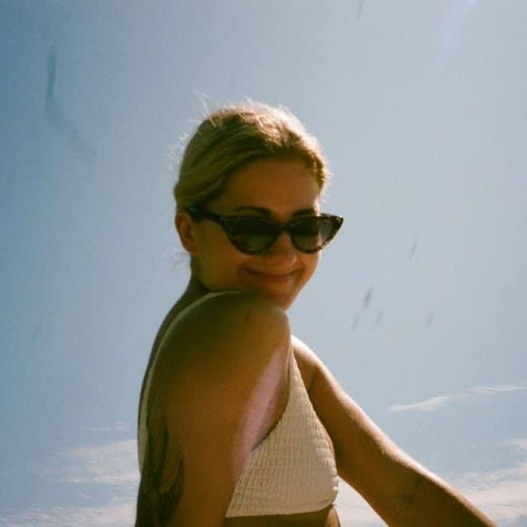 Meet your Posher, Adriana - Picture 1 of 1